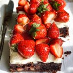 Brownie mit Mascarpone und Erdbeeren