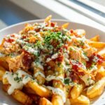 Dirty Chicken und Beef Putenspeck Loaded Fries mit Knoblauch-Parmesan