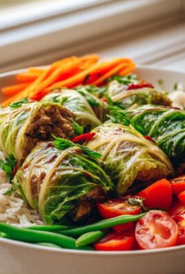 Kohlrouladen Bowl mit Reis und frischem Gemüse genießen!